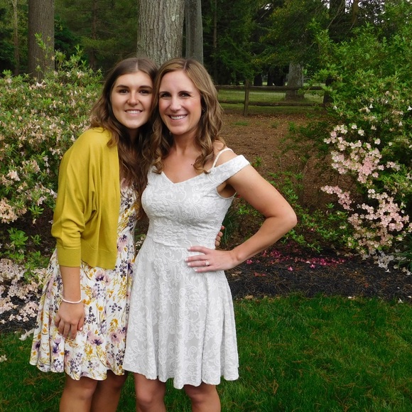 Lace woven nude and white dress - Picture 3 of 3